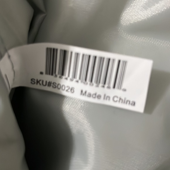 New with tags! Great pool bag, weekend, spa day, etc! 🥳 - Picture 3 of 5